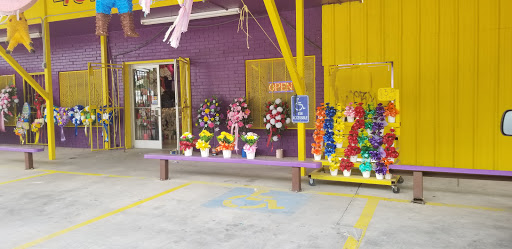 Florist «Davany Flowers & Pinatas», reviews and photos, 522 Cupples Rd, San Antonio, TX 78237, USA