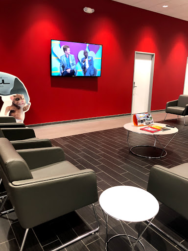 Car Dealer «Summit Place Kia», reviews and photos, 2200 Elizabeth Lake Rd, Waterford Twp, MI 48328, USA