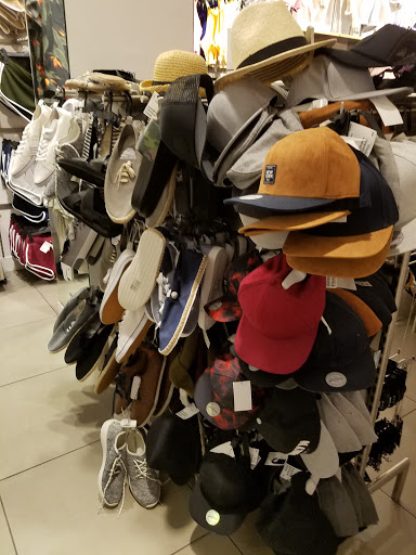 Clothing Store «H&M», reviews and photos, 400 S Baldwin Ave, Arcadia, CA 91007, USA