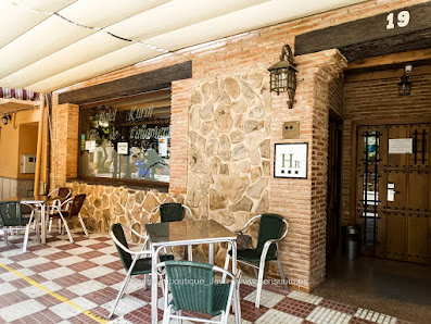Hotel Rural-Restaurante Villa de Cañamero Av. de Cervantes, 19, 10136 Cañamero, Cáceres, España