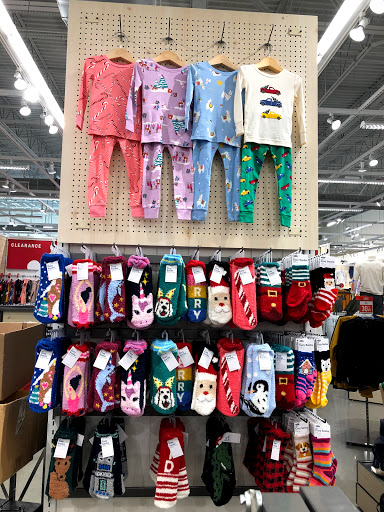 Clothing Store «Old Navy», reviews and photos, 20505 S Dixie Hwy, Cutler Bay, FL 33189, USA