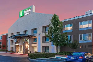 Holiday Inn Express & Suites Elk Grove West I-5, an IHG Hotel image