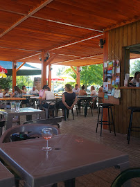 Atmosphère du Restaurant La Guinguette du Lac Pombonne à Bergerac - n°11