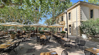 Atmosphère du Restaurant français Les Terrasses à Remoulins - n°2