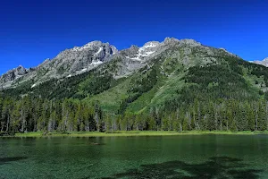 Leigh Lake Trailhead image