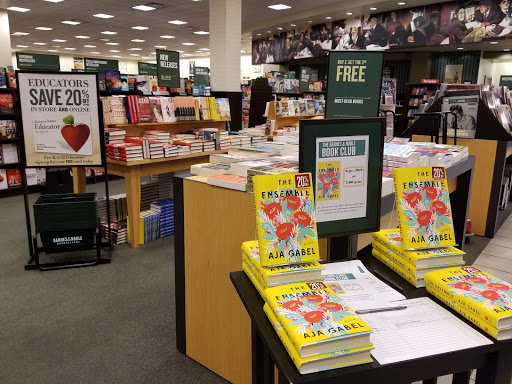 Book Store «Barnes & Noble», reviews and photos, 3561 N Freeway Blvd, Sacramento, CA 95834, USA