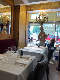 Atmosphère du Restaurant Le Versailles Dernière Brasserie d'Autrefois au Coeur de Limoges depuis 1932 - n°19