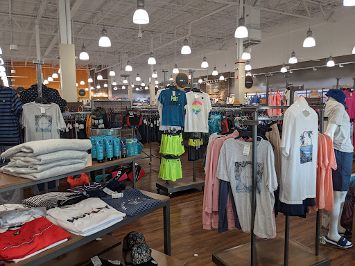 Outdoor Sports Store «Sierra Trading Post», reviews and photos, 95 Danada Square East, Wheaton, IL 60189, USA