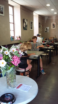 Atmosphère du Café Café de la mairie à La Bastide-de-Sérou - n°8
