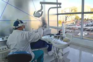 Consultorio Dental. Dr. Fabio Riaño. image