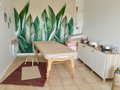 deux mains sur bébé à Blagnac