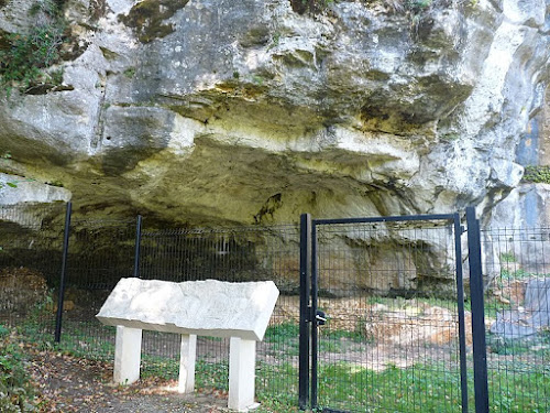 attractions Abri de la Chaire-à-Calvin Mouthiers-sur-Boëme