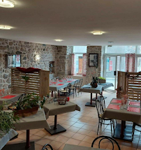 Atmosphère du Restaurant lou gourmandou à Lachapelle-sous-Chanéac - n°5