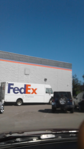 Shipping and Mailing Service «FedEx Ship Center», reviews and photos, 2000 Mercer Rd, Lexington, KY 40511, USA