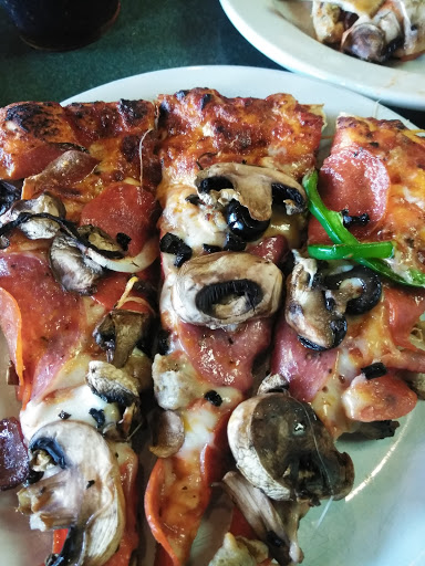 Pizza Restaurant «Round Table Pizza - University Place, WA», reviews and photos, 7011 27th St W, University Place, WA 98466, USA