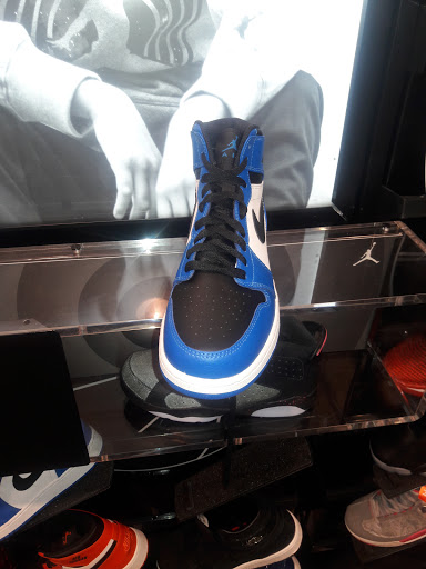 Office Supply Store «Staples», reviews and photos, 91-30 Van Wyck Expy, Jamaica, NY 11418, USA