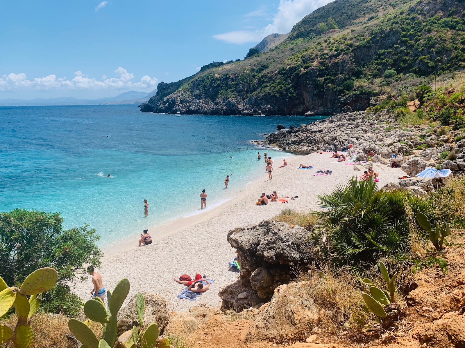 Cala Dell'uzzo的照片 带有米色卵石表面