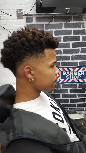 Barber Shop «Rigoberto Barber Shop», reviews and photos, 1077 Cypress Ave, Ridgewood, NY 11385, USA