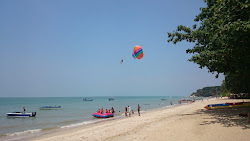 Batu Feringghi Beach'in fotoğrafı dağlarla çevrili