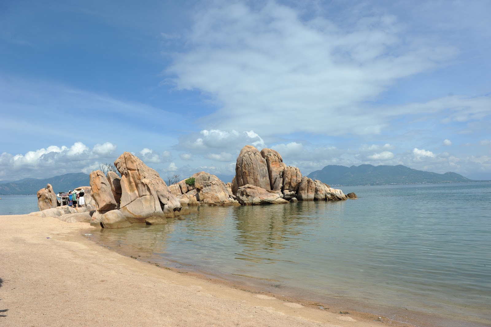 Foto af Ngoc Suong Beach og bosættelsen