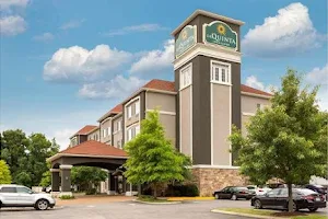 La Quinta Inn & Suites by Wyndham Smyrna TN - Nashville image