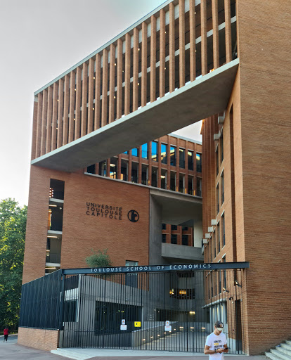 Toulouse School of Economics (TSE)