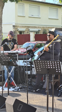 Atmosphère du Restaurant Les Bords de l'Eau à Villeneuve-la-Garenne - n°2