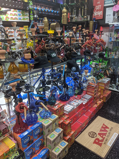 Tobacco Shop «The Hub Smoke Shop & Gifts», reviews and photos, 6410 N Oak Trafficway, Kansas City, MO 64118, USA