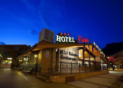 Hotel Valentín Restaurante Av. Ronda, 23, 34800 Aguilar de Campoo, Palencia, España