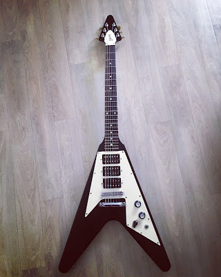 Altar Guitar à Gesté