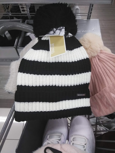 Shopping Mall «Oakdale Village Shopping Center», reviews and photos, 8301 3rd St N, St Paul, MN 55128, USA