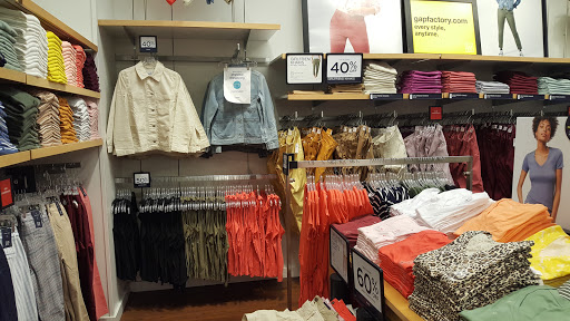 Clothing Store «Gap», reviews and photos, 18511 Outlet Blvd, Chesterfield, MO 63005, USA