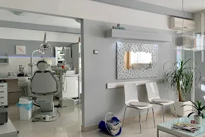 Stomatološka ordinacija "Ruža Dent" - Stomatolog Leskovac - Zubni implanti image