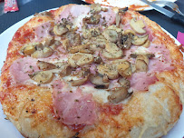 Plats et boissons du Pizzeria à l'Italia à Saint-Martin-de-Londres - n°8
