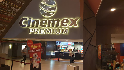 Cinemex Cumbres La Roca