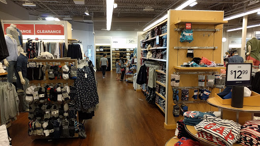 Clothing Store «Gap Outlet», reviews and photos, 100 Premium Outlets Blvd #100, Hagerstown, MD 21740, USA