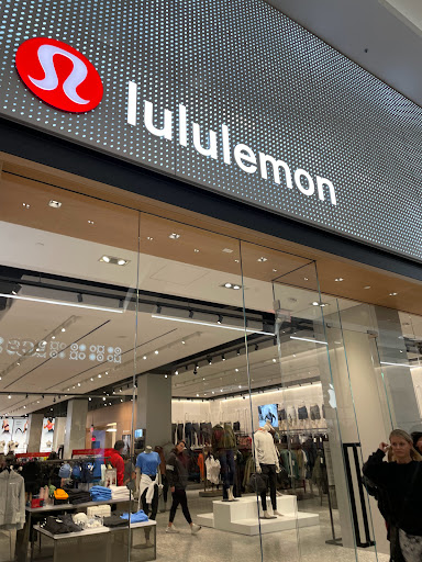 lululemon, 100 Garden State Plaza, Paramus, NJ 07652, USA, 