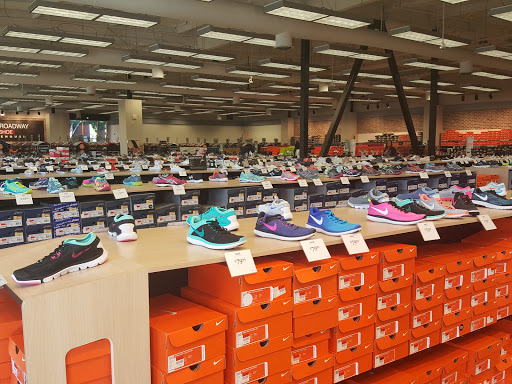Shoe Store «Off Broadway Shoe Warehouse», reviews and photos, 13400 Jamboree Rd, Irvine, CA 92602, USA