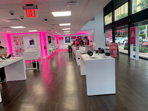 Cell Phone Store «T-Mobile», reviews and photos, 280 Alhambra Cir, Coral Gables, FL 33134, USA