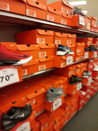 Shoe Store «Shoe Carnival», reviews and photos, 354 S Randall Rd, South Elgin, IL 60177, USA