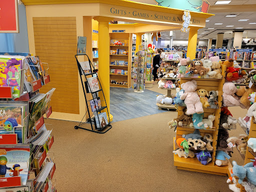 Book Store «Barnes & Noble», reviews and photos, 47 E Chicago Ave, Naperville, IL 60540, USA