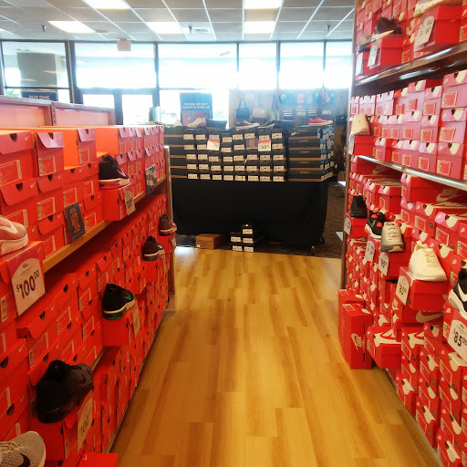 Shoe Store «Shoe Carnival», reviews and photos, 11772 W 95th St, Overland Park, KS 66214, USA
