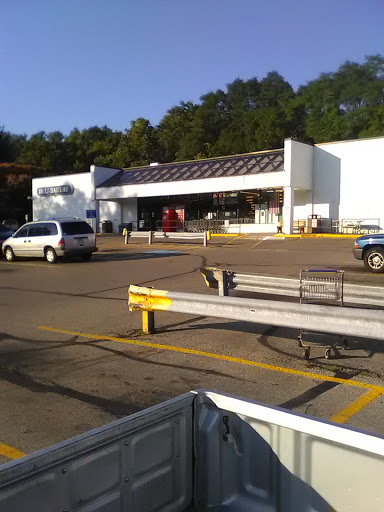 Grocery Store «Kroger», reviews and photos, 1555 Wayne Ave, Dayton, OH 45410, USA