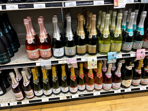 Wine Store «Parkview Wine & Spirits», reviews and photos, 229 Park Rd, West Hartford, CT 06119, USA