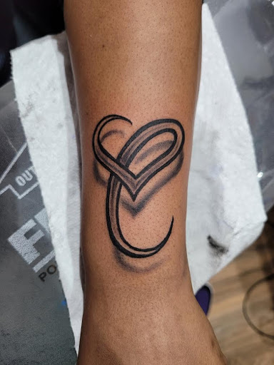 Tattoo Shop «Hollywood Tattoos», reviews and photos, 104 Market St, Newark, NJ 07102, USA