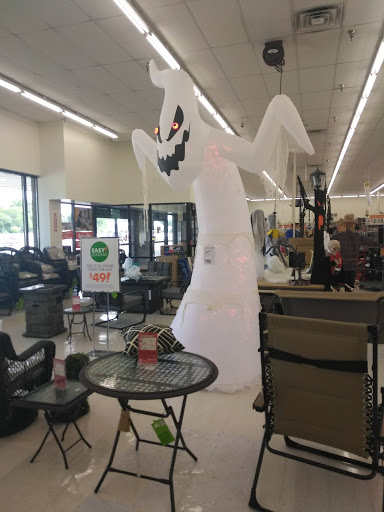 Shopping Mall «Shops at Seneca Mall», reviews and photos, 8015 Oswego Rd, Liverpool, NY 13090, USA