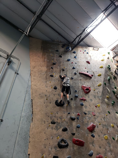 Rock Climbing Gym «Hangar 18 Indoor Climbing Gym - Riverside», reviews and photos, 6935 Arlington Ave, Riverside, CA 92503, USA