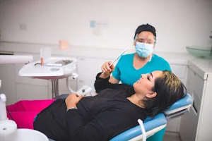 Meli Dent Clínica Dental y Urgencias Dentales image