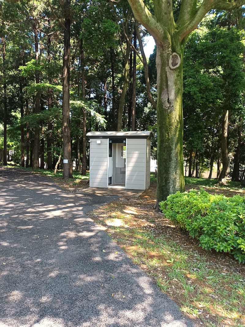 三輪野山近隣公園内公衆トイレ