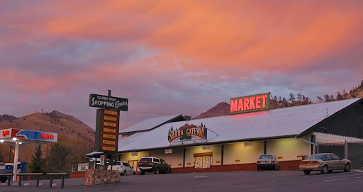 Sierra Gateway Market, 13432 Sierra Way, Kernville, CA 93238, USA, 